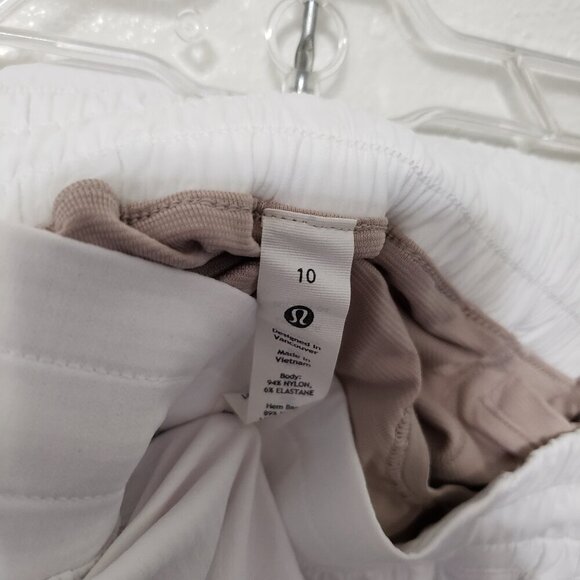 Lululemon Hotty Hot Shorts - Picture 11 of 12